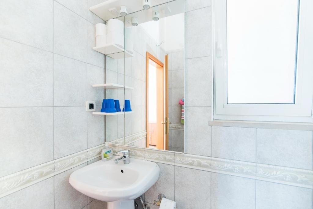 Studio Apartment Brela Esterno foto